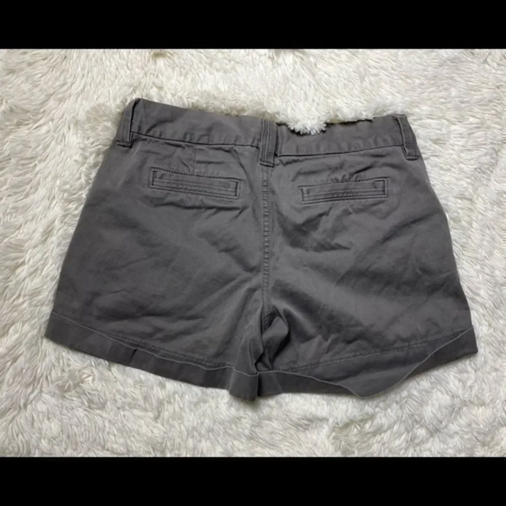 Women’s Gray Banana Republic Stretch Shorts size 4